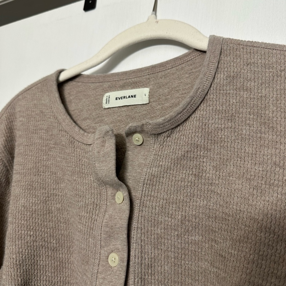 Everlane Cropped Tan Waffle Sweater Henley - Picture 4 of 5